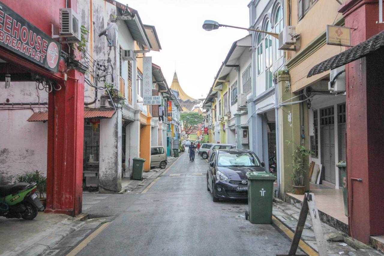 Little Houses Kuching Exterior photo